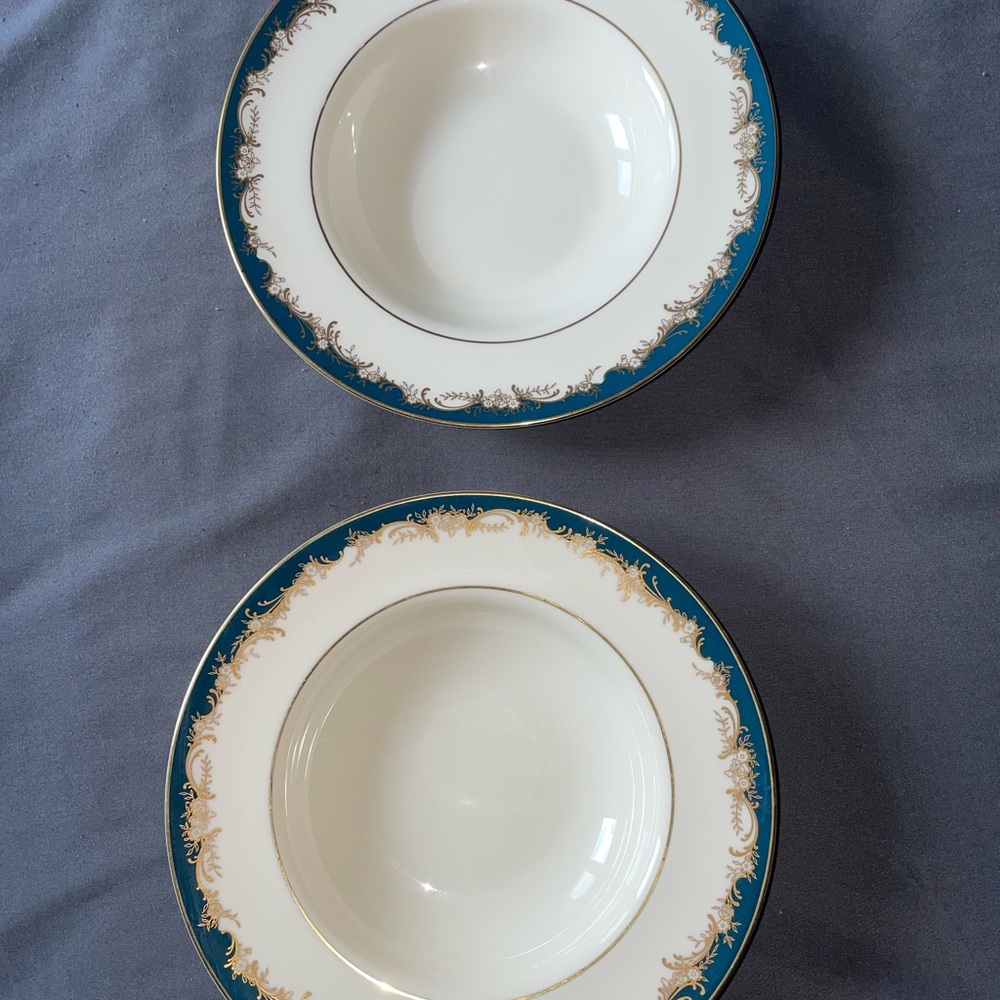 1983 Minton Grosvenor Rim Soup
Bowl Royal Doulton